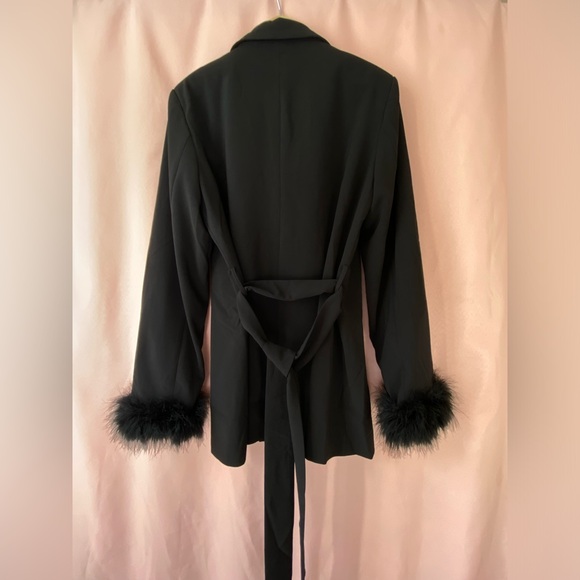 NASTY GAL COLLECTION BELTED BLAZER WITH FEATHER CUFFS - Picture 2 of 7